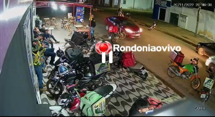 DENUNCIE: Vídeo mostra motorista fugindo após atingir motocicleta na frente de pizzaria 