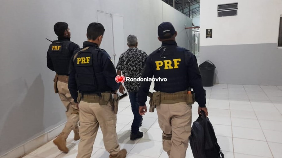 FLAGRANTE: PRF aborda táxi e prende homem por tráfico de drogas na BR-364 
