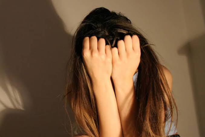 'TÔ GRÁVIDA': Jovem é sequestrada e levada para ser estuprada em galpão 