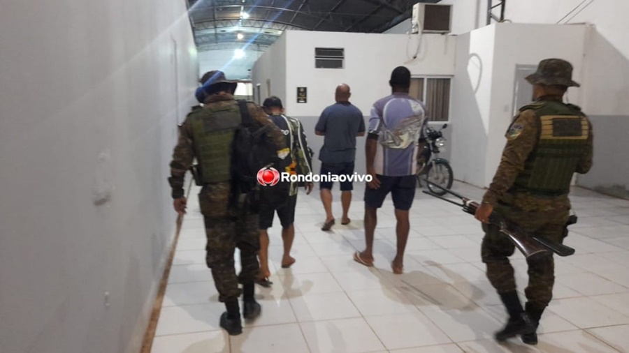 CRIME AMBIENTAL: Polícia prende homens com paca abatida e três armas de fogo 