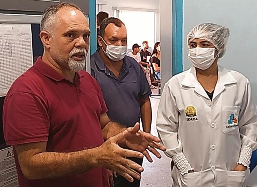 CONVERSAS: Vereador Joel da Enfermagem visita UBS e Policlínica Rafael Vaz e Silva