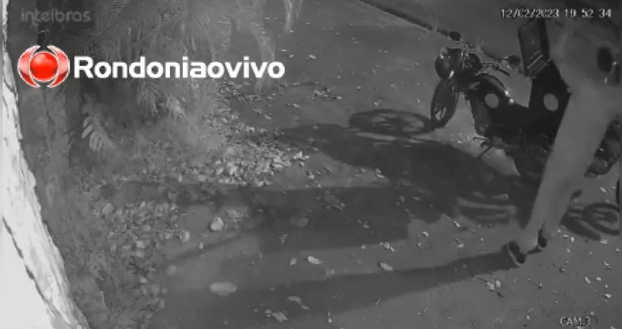 NA ENTREGA: Vídeo mostra mais um motoboy sendo roubado em Porto Velho 