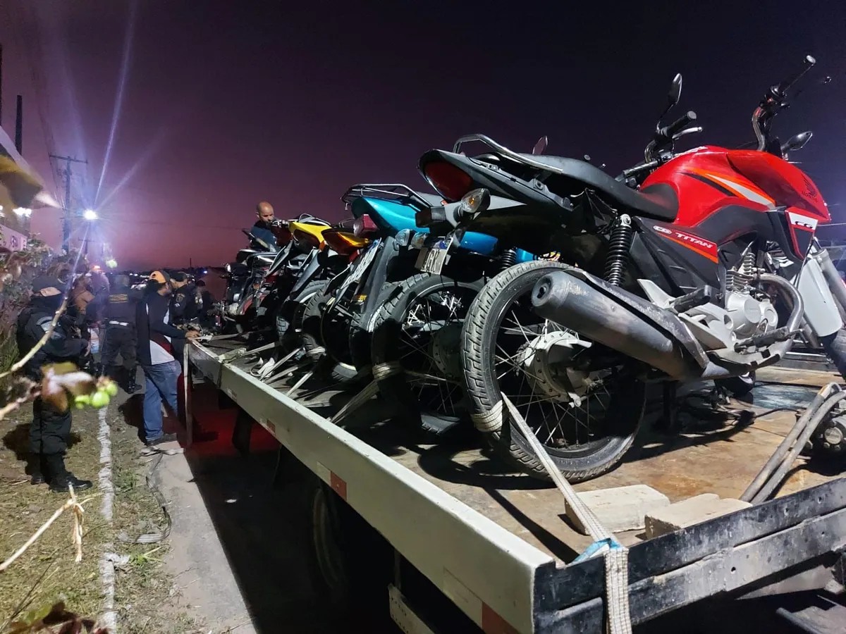 ROLEZINHO: Após direção perigosa e fuga, 13 motocicletas são apreendidas