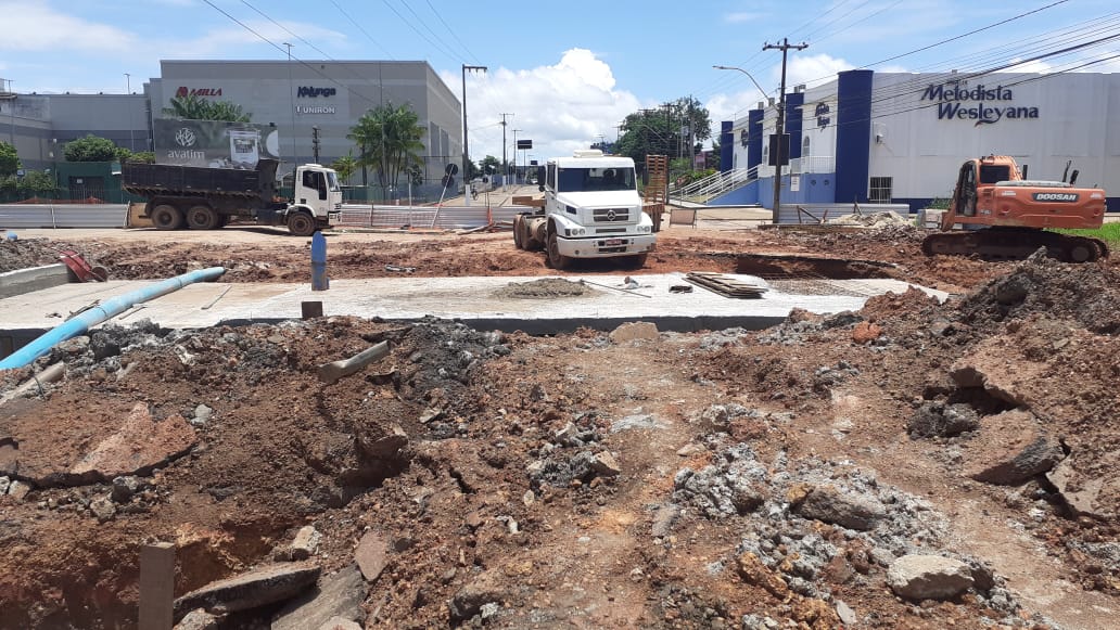 LENTIDÃO: Prefeitura não cumpre prazo e Avenida Calama continua caótica