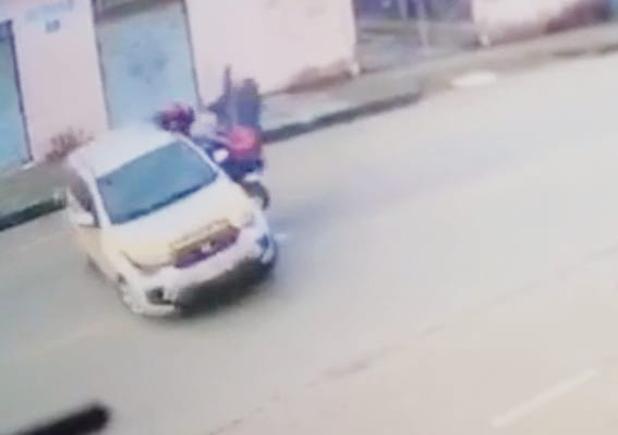 VÍDEO: Mulher fica em estado grave após bater em carro de autoescola 