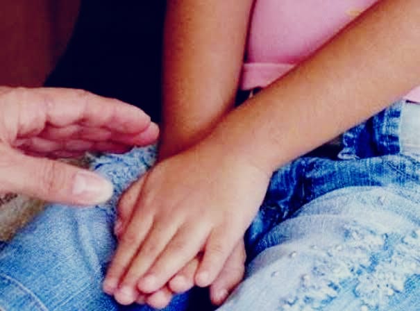 NO CELULAR: Mãe encontra vídeo da filha de nove anos sendo estuprada por idoso