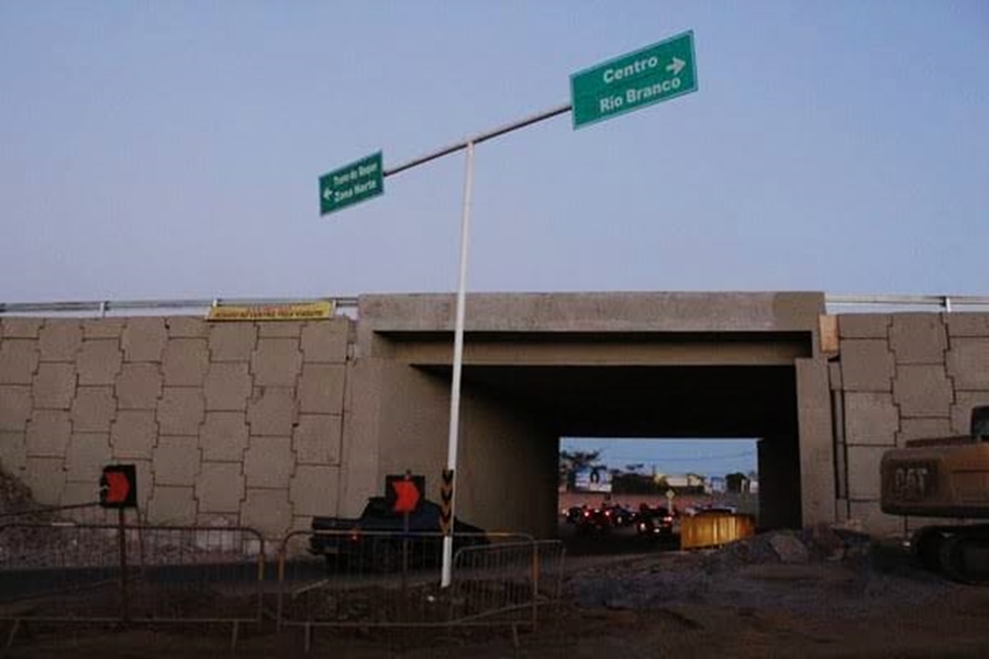 BR-364: Ladrão é flagrado furtando fios de iluminação no viaduto 