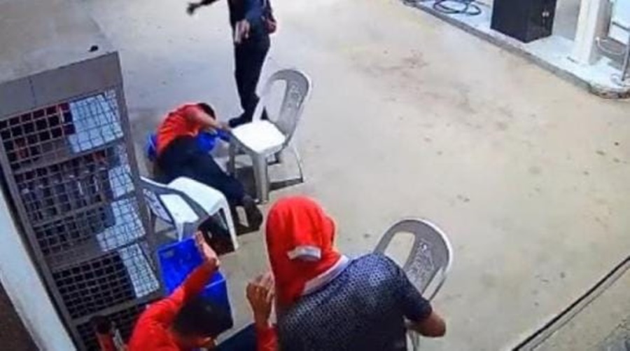 OUSADIA: Frentistas ficam trancados enquanto casal faz roubo em posto de combustíveis 