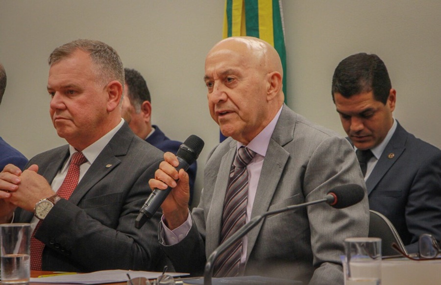 ENCONTRO: Confúcio Moura fala aos prefeitos de RO e reafirma ser municipalista