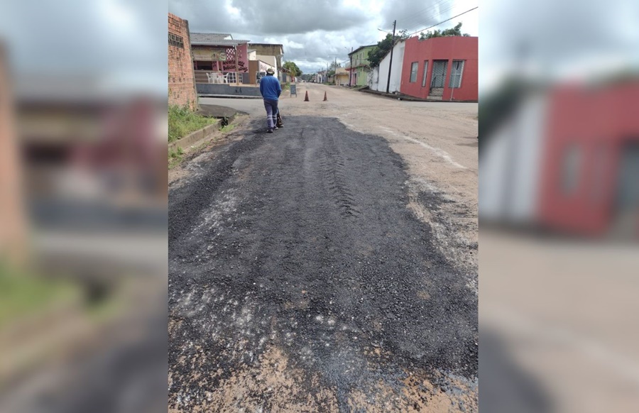 EDWILSON NEGREIROS: Prefeitura da Capital faz operação tapa-buracos no Aponiã após pedido do vereador 