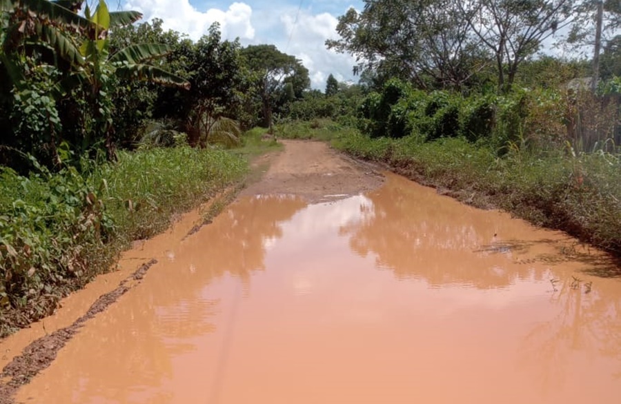 LAMA E BURACO: Moradores de Cujubinzinho denunciam péssimas condições das estradas