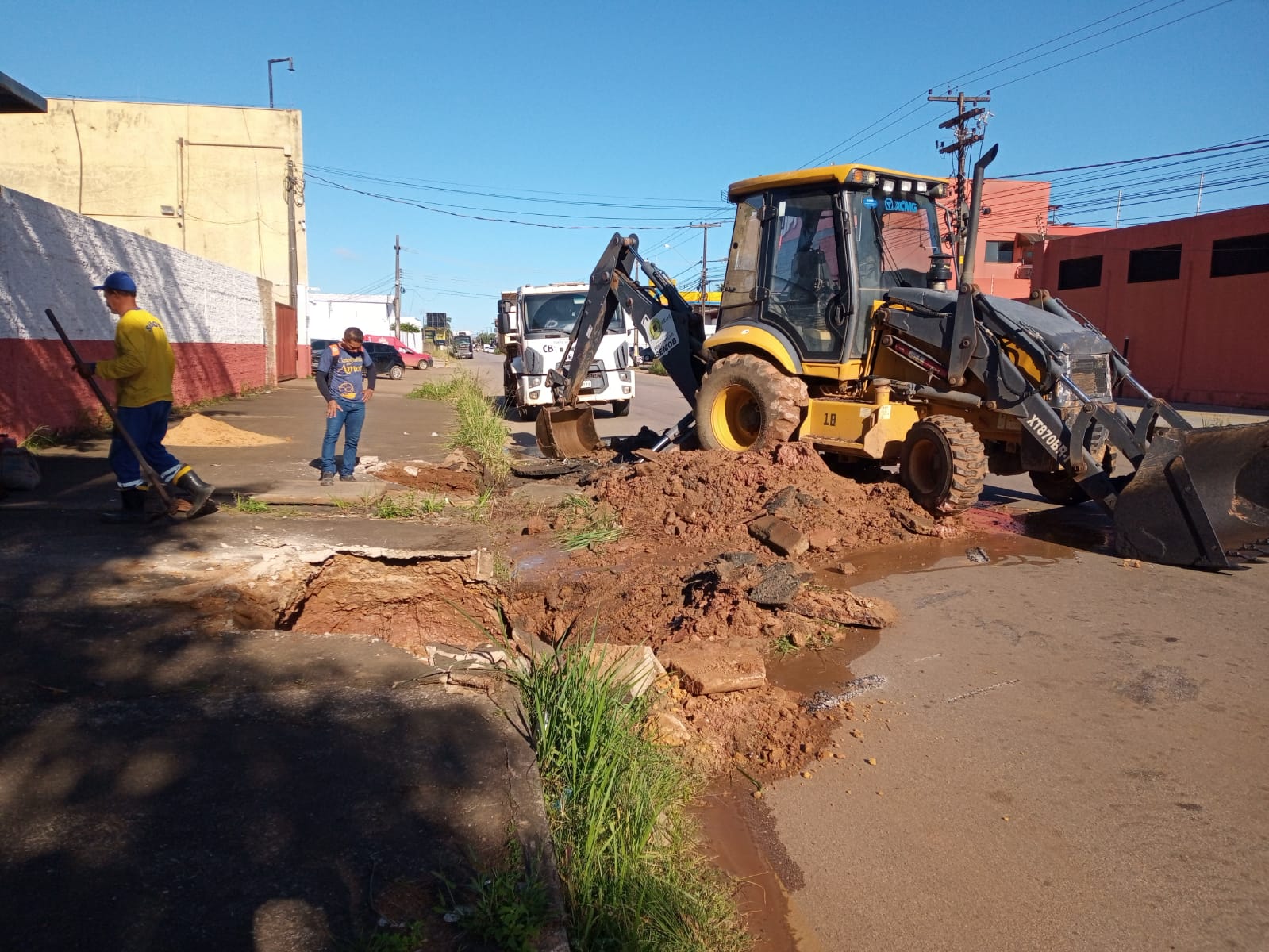 EDWILSON NEGREIROS: Prefeitura restaura tampão e ‘boca de lobo’ no Tiradentes a pedido do vereador