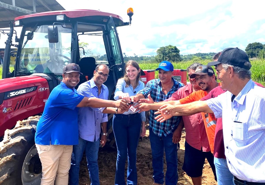 MODERNIZAÇÃO: Deputada Lebrinha realiza entrega de trator agrícola em Ariquemes