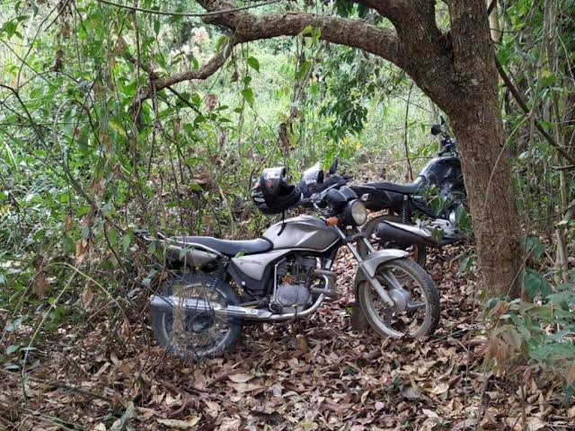 NO MATAGAL: Duas motocicletas roubadas são recuperadas pela Polícia Militar 