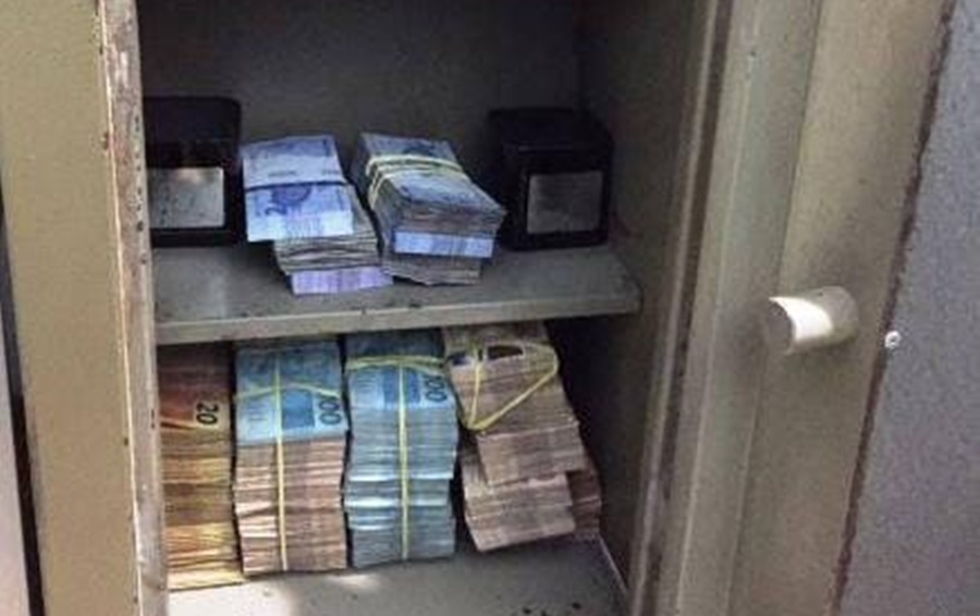 ARROMBAMENTO: Cofre com R$ 80 mil e três pistolas são furtados da casa de gerente comercial