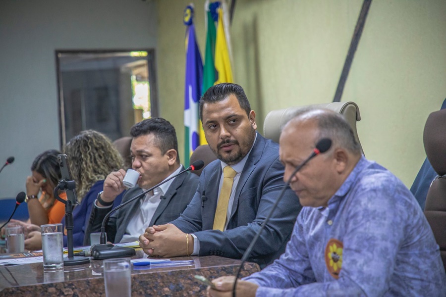 DR GILBER: Vereador apresenta PL que proíbe construção de banheiros unissex em Porto Velho