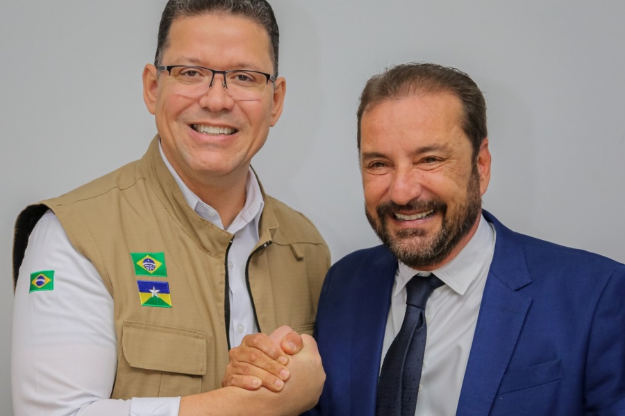 PAUSA NA AGENDA: Marcos Rocha prestigia solenidade de posse do novo presidente da Arom