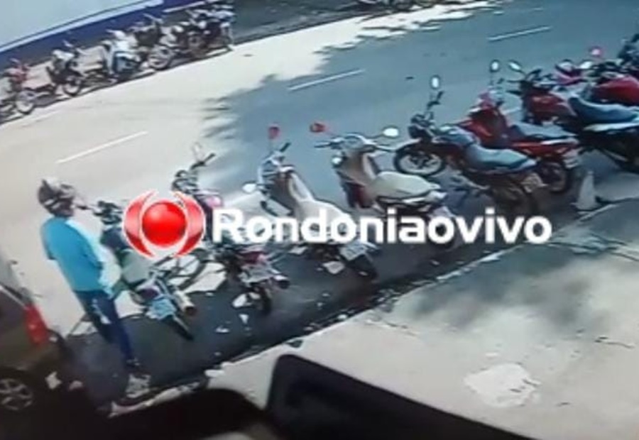 VEJA O CRIME: Bandido é filmado usando chave micha e furtando motocicleta