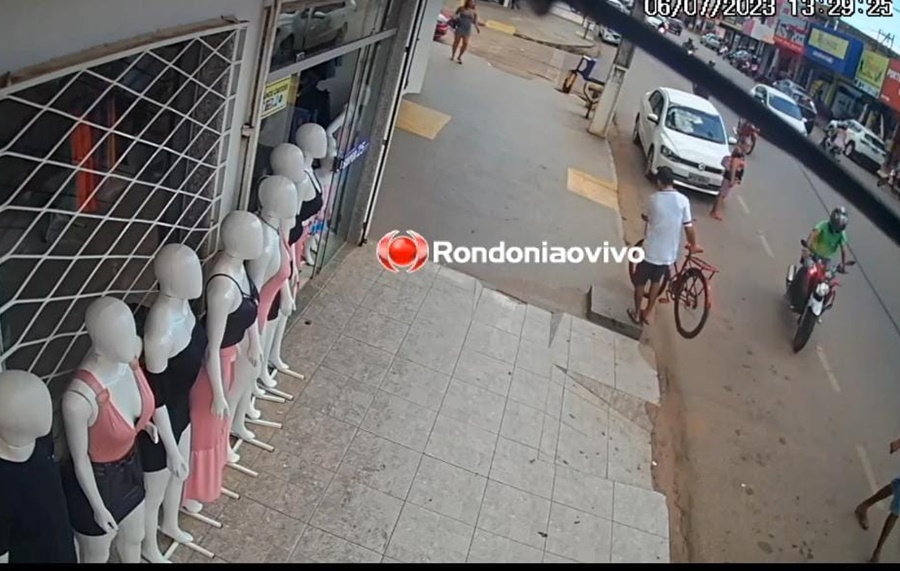 NA LUZ DO DIA: Vídeo mostra criminoso furtando bicicleta presa com cadeado