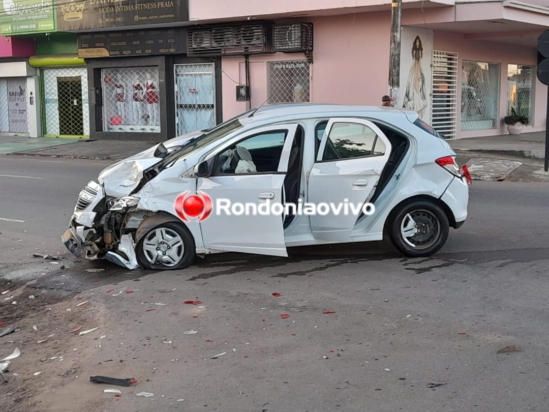 SAINDO DO PLANTÃO: Policial militar sofre ferimentos após forte batida entre carros