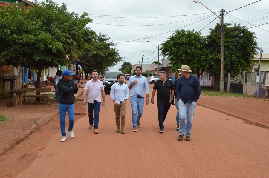 MÁRCIO PACELE: Vista Alegre recebe pavimentação no distrito e ampliação em escola 