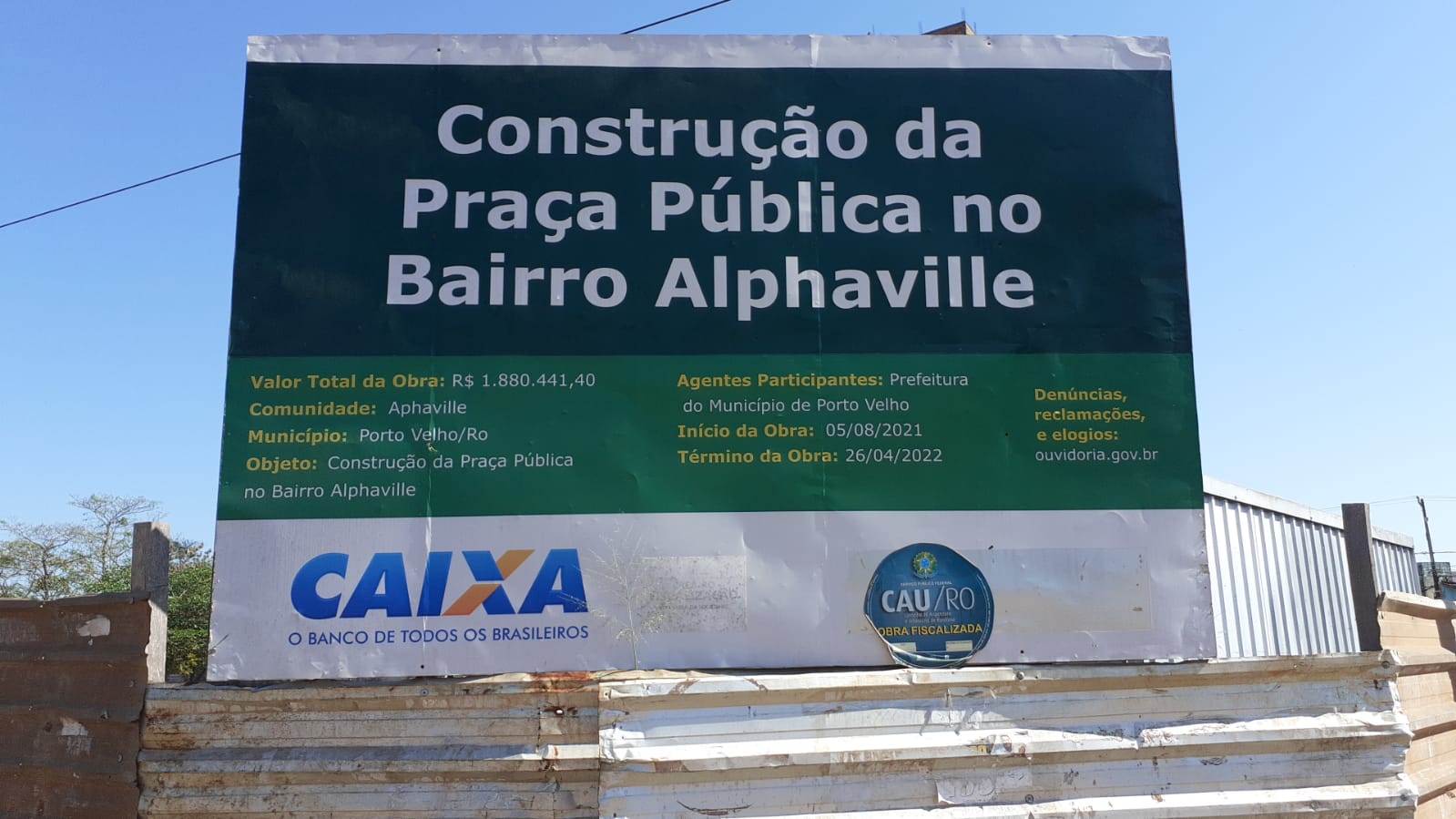 ESQUECIMENTO: População reclama de obra abandonada de praça por Hildon Chaves 