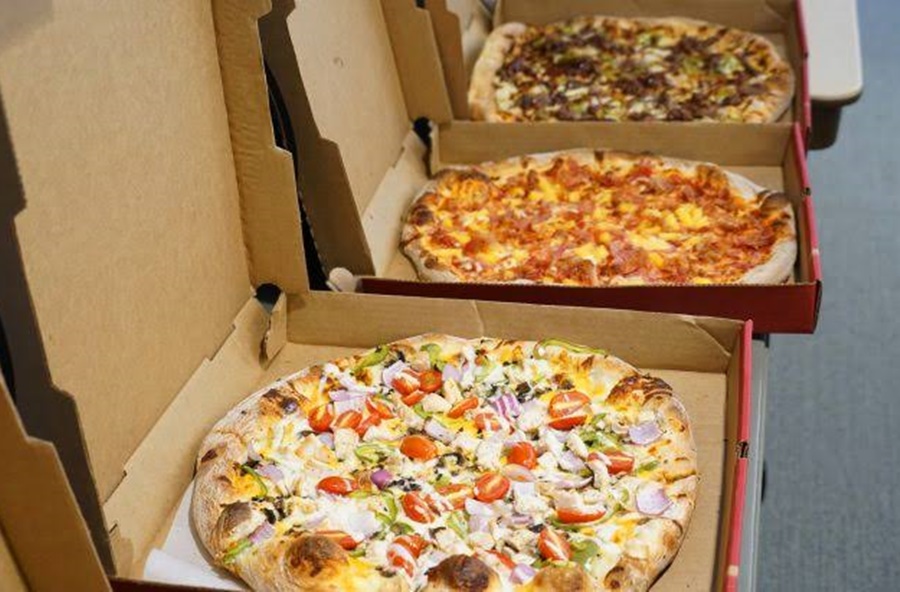 LADRÕES FAMINTOS: Criminosos roubam pizzas de motoboy de delivery na zona Leste