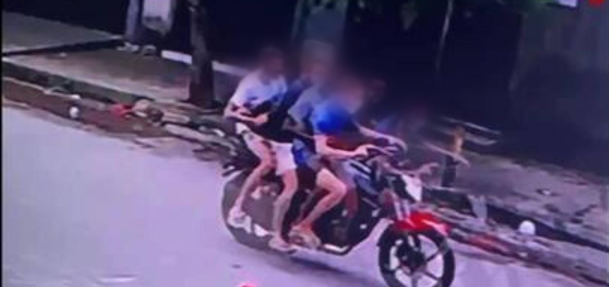 BANDIDAGEM: Trio entra na frente de moto e assalta homem que voltava para casa