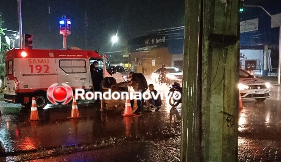 NO SEMÁFORO: Homem de 55 anos fica lesionado após colisão entre motocicletas 