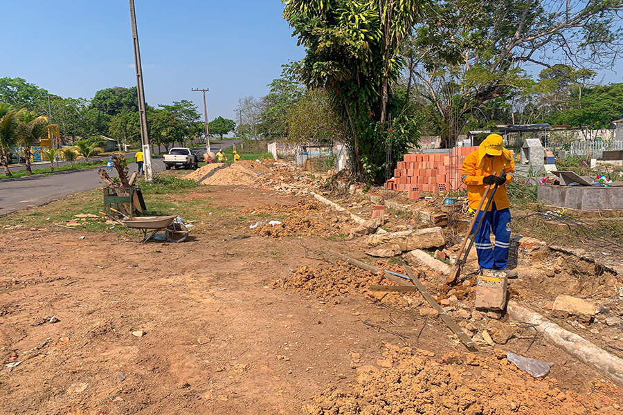 MELHORIAS: Prefeitura inicia reconstrução de muro do Cemitério Santo Antônio