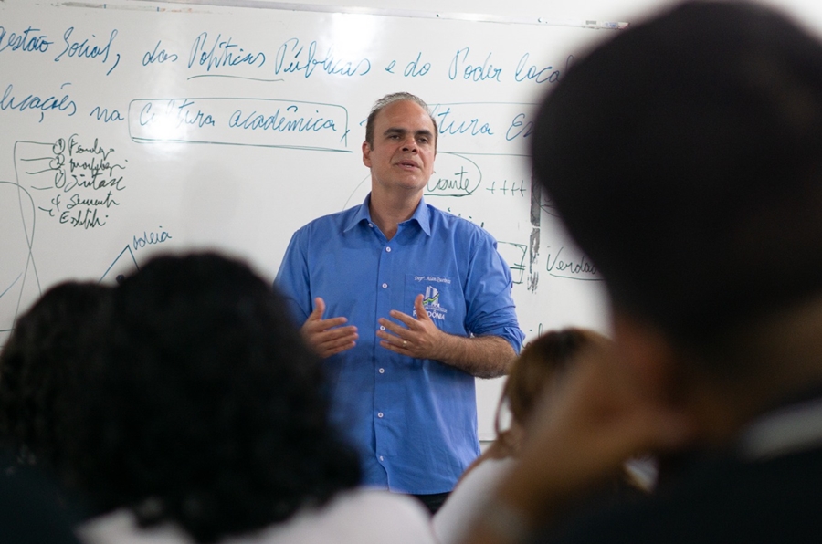 ALAN QUEIROZ: Deputado reafirma compromisso com o Serviço Voluntário de Capelania Escolar