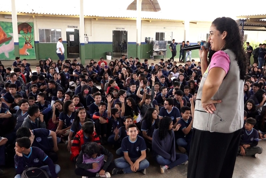 EDUCAÇÃO EM SAÚDE: Semusa leva ação de conscientização sobre a dengue para escola da zona Sul