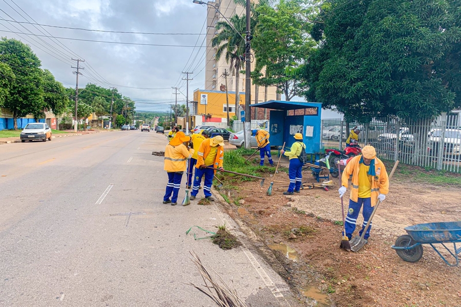 SERVIÇO: Prefeitura segue com cronograma de limpeza de ruas e avenidas