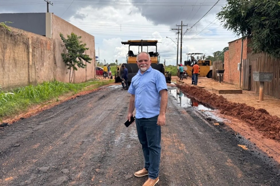 JOEL DA ENFERMAGEM: Início das obras de asfaltamento no Bairro Pantanal é celebrado por vereador