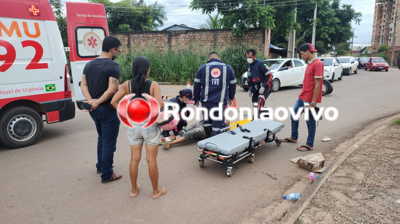 VÍDEO: Idoso em moto fica ferido após colisão contra carro no Aphaville