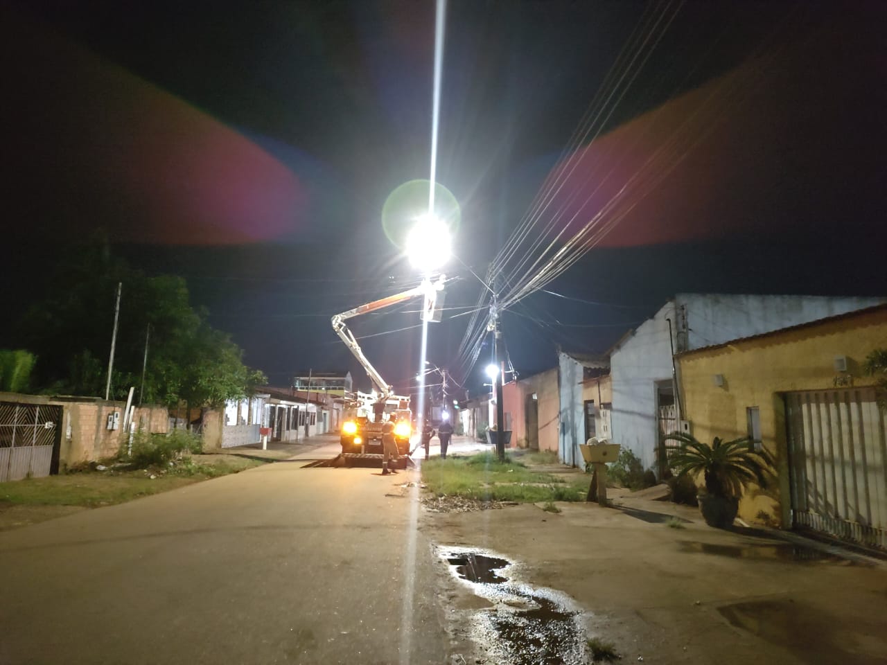 EDWILSON NEGREIROS: Emdur instala lâmpadas de LED no bairro JK após pedido de vereador