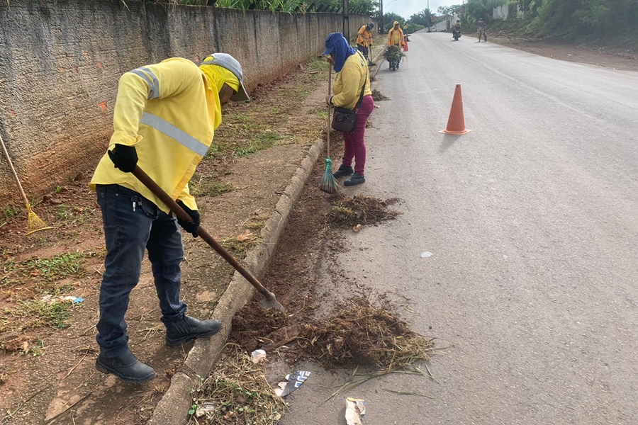 SERVIÇOS BÁSICOS: Prefeitura realiza serviços de manutenção e limpeza em vários pontos da cidade