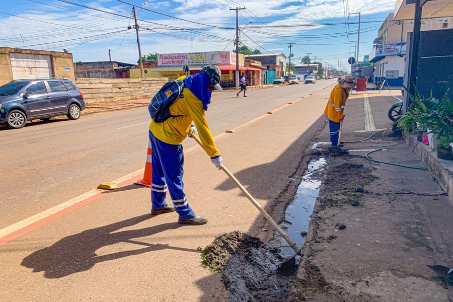 CUIDADOS: Prefeitura intensifica serviços de limpeza urbana por toda cidade