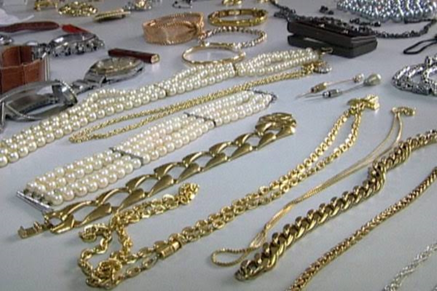 PC INVESTIGA: Criminosos invadem residência e fogem com R$ 11 mil em joias de mulher