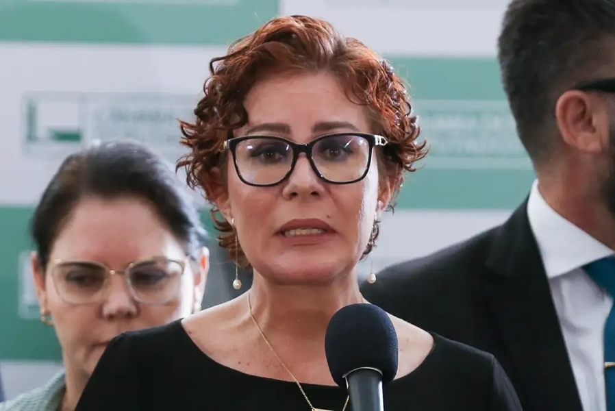 DURANTE ELEIÇÃO: TSE multa deputada Zambelli em R$ 30 mil por fake news sobre e-Título