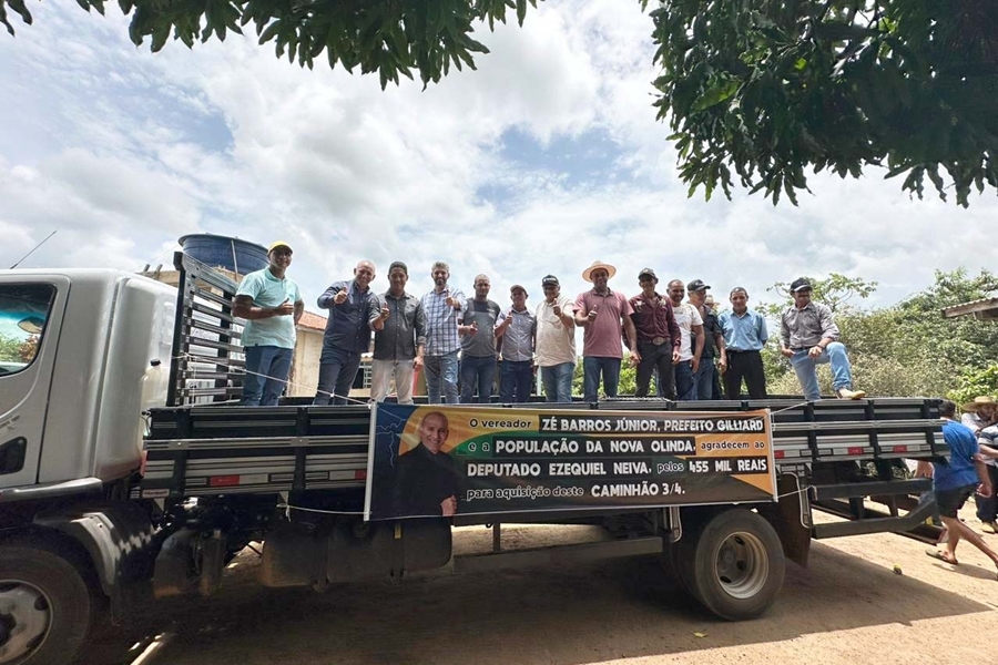 EZEQUIEL NEIVA: Deputado atende comunidade rural com a entrega de caminhão em Theobroma