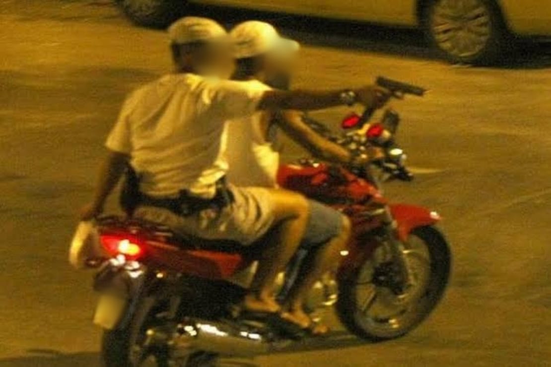 CRISTAL DA CALAMA: Assaltantes rendem homem e fogem com motocicleta Biz 