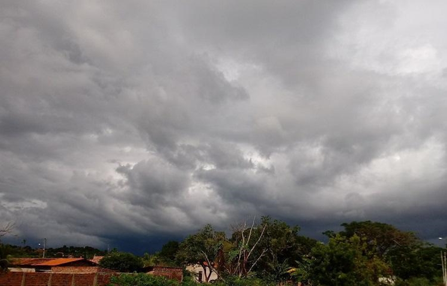 INCERTO: Céu nublado e chuvas no domingão (17) em RO, incluindo S. M. do Guaporé