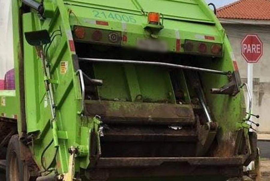'SÓ ESTACIONEI': Pedreiro aciona PM ao deixar bicicleta na frente de casa e caminhão do lixo levar