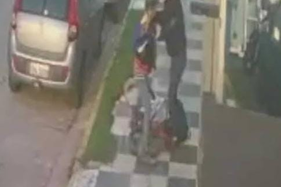 INDO PARA ESCOLA: Garota é atacada a coronhadas ao tentar esconder celular durante roubo