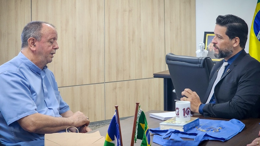 RODRIGO CAMARGO: Deputado recebe visita do Arcebispo de Porto Velho Dom Roque Paloshi