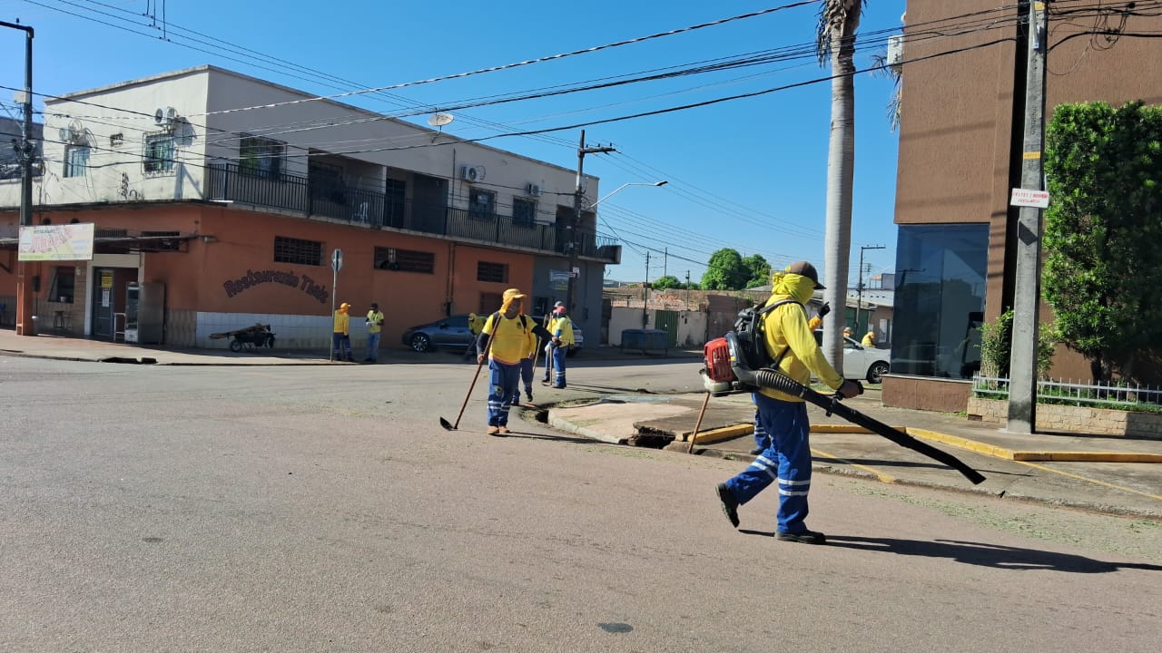 EDWILSON NEGREIROS: Após solicitação de vereador Prefeitura faz mutirão de limpeza em bairro 