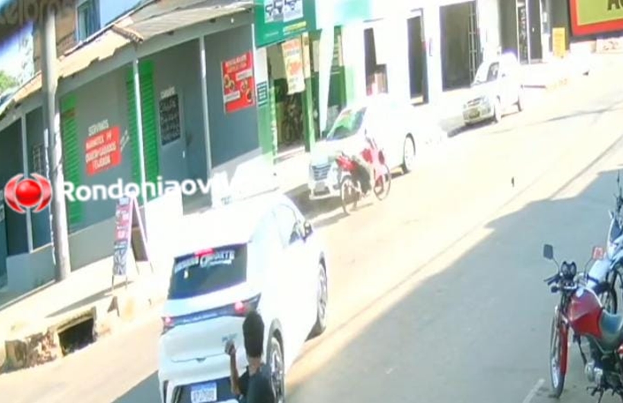 FORTE COLISÃO: Vídeo flagra acidente entre moto e táxi elétrico na Calama