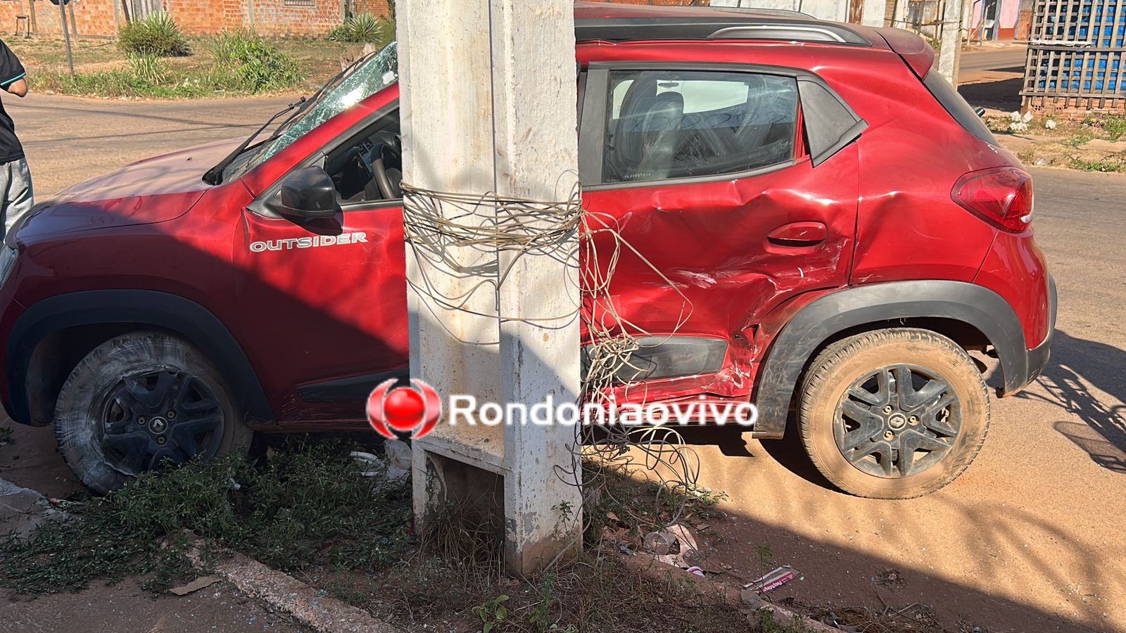 AVANÇOU: Dois motoristas sofrem ferimentos após grave acidente na zona Leste