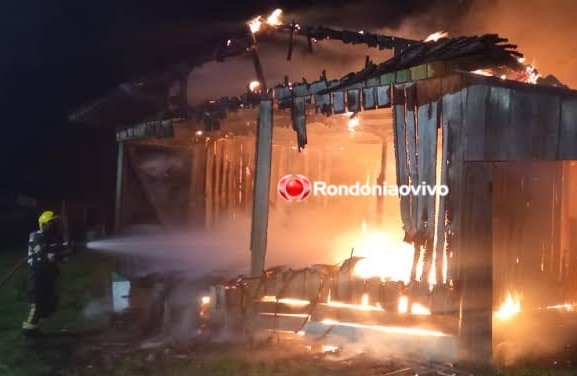 CONFUSÃO: Mulher é espancada e tem casa incendiada após marido ter caso com travesti 